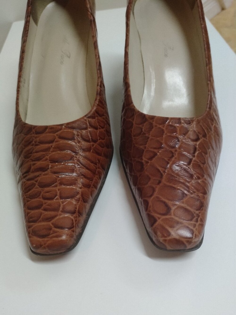 Marcello Paci Tan Textured Croc-Embossed Leather Women’s Pumps - Picture 4 of 9
